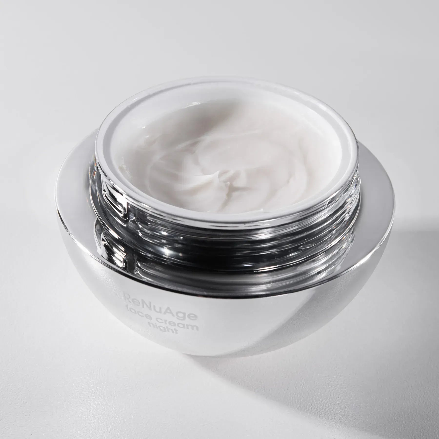 Cremă de noapte pentru îngrijire anti-îmbătrânire potrivit tuturor tipurilor de piele Hillary ReNuAge CollaGenious Plump Night Cream, 50 ml